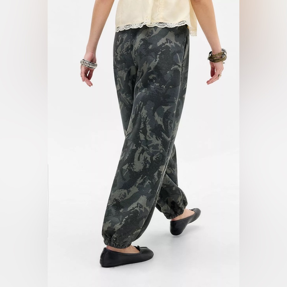 Out from Under Brenda Camo Balloon Joggers, military green, highwaisted, sz XS - Picture 11 of 15
